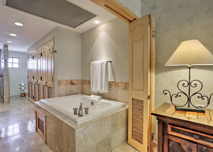 Сasa de vacaciones La Condo: Pools, Hot Tub, & Balcony