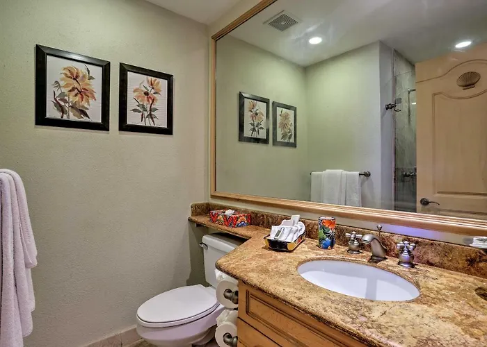 La Condo: Pools, Hot Tub, & Balcony